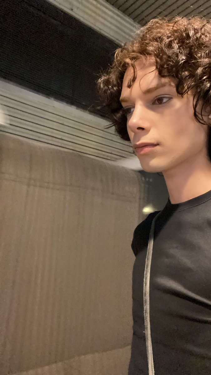 kendimi metroya atmak mı yoksa yarın metroya atmak mk