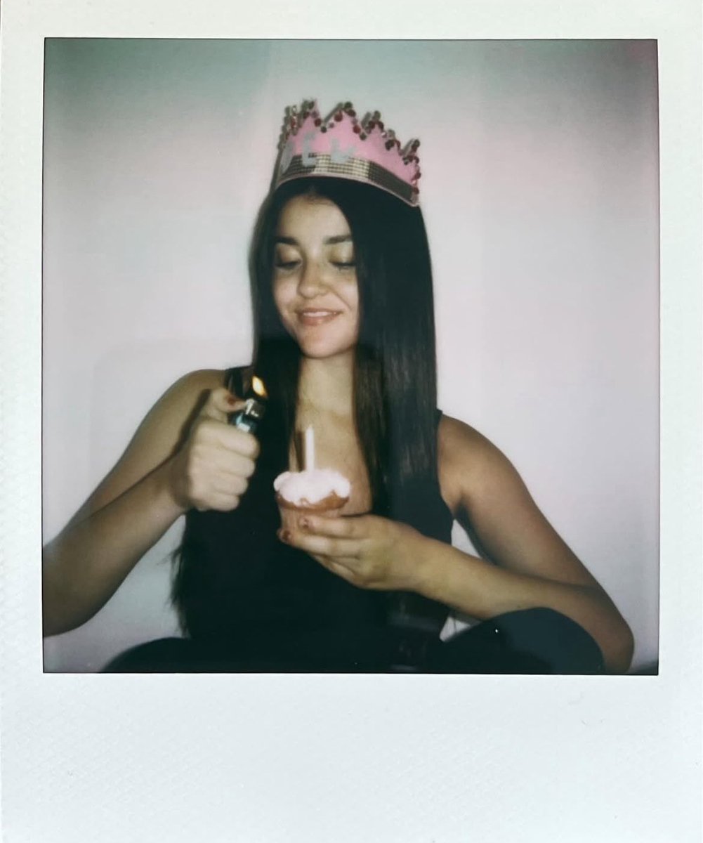 devgabriellamx's tweet photo. mañana tenemos una cita por zoom para celebrar el cumpleaños de devon 🎉 1pm hora méxico!!
por favor seamos respetuosos durante la llamada. la idea es que todos podamos pasar un buen rato, sentirnos cómodos y disfrutar juntos 💗

link para registrarse: https://t.co/y9XAxzZpAI https://t.co/ymibKCMTgM