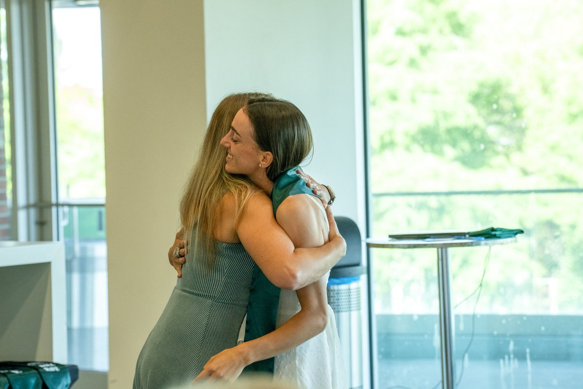 GreenWaveWGolf's tweet image. Congratulations to our graduating seniors this weekendโ๐ฉโ๐
We are so proud of you Mati & Ruhee! ๐
#RollWave | #BETHEONE