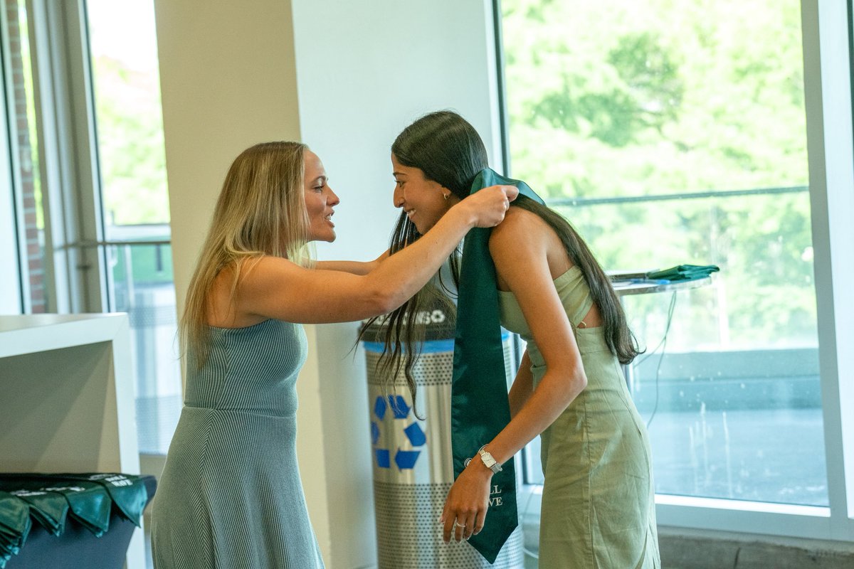GreenWaveWGolf's tweet image. Congratulations to our graduating seniors this weekendโ๐ฉโ๐
We are so proud of you Mati & Ruhee! ๐
#RollWave | #BETHEONE