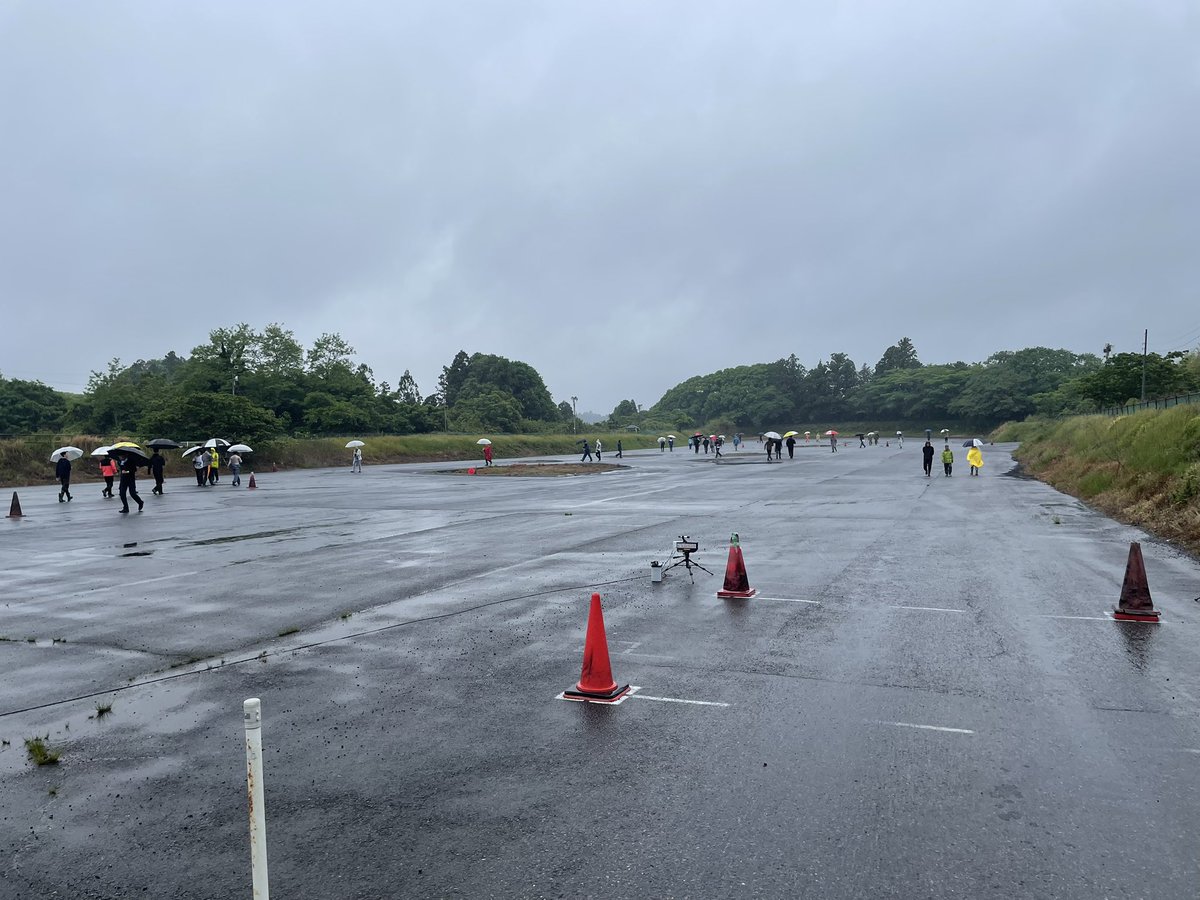 yuya124spider's tweet photo. 関東地区戦5戦目前日練習です。

予報通りの雨です。

本番は明日なので大事に大事にいきたいと思います。

#cusco
#DUNLOP
#WinmaX
#ガレージシンシア
#motys
#CERAMETA
#赤帽子
#RAYS
#BRIDE
#suspentionplus https://t.co/hoexAcEZnU