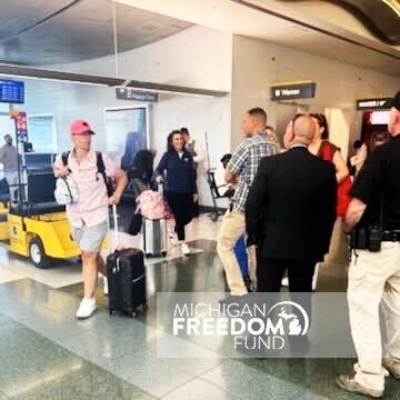 MIForward_Net's tweet photo. 🚨 Exclusive! 🚨

What happens in Vegas stays in Vegas… unless a constituent catches you on camera at the airport.

Thousands of Michiganders are without power, and @GovWhitmer is bailing for a weekend getaway in Las Vegas.

 Enjoy Sin City, Governor! Try not to break the bank. https://t.co/FuF94NhRe1