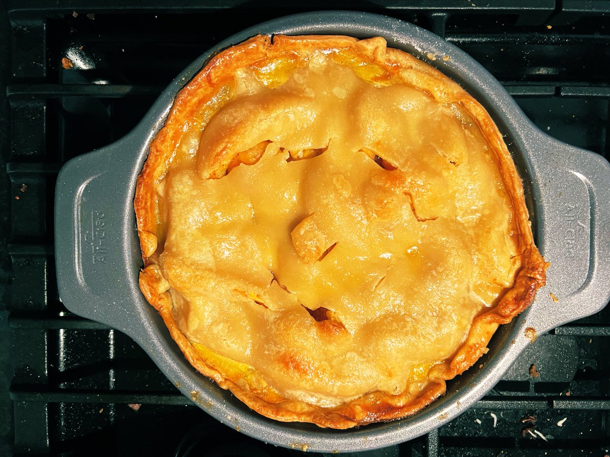 TedSinclairUSA's tweet photo. I made Peach de Resistance Pie for #OPLive tonight!
🍑🥧
#OPNation #PieOfTheNight
@ReelzChannel @OfficialOPLive https://t.co/9YTpdrhHcW
