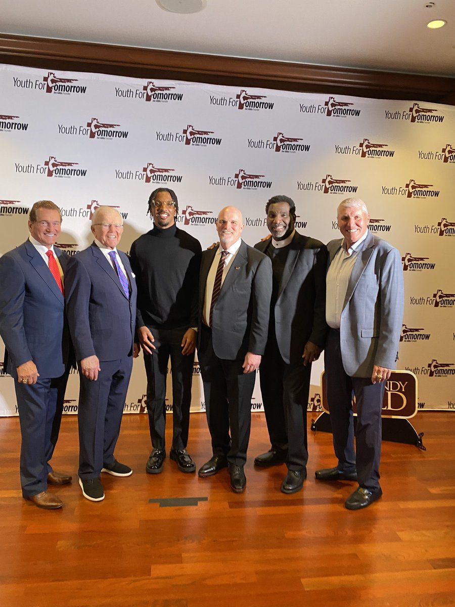 WSHontheDaily's tweet photo. LEGENDARY: Joe Theismann, Joe Gibbs, Jayden Daniels, Dan Quinn, Doug Williams, Mark Rypien.

3x Suoer Bowl winning Coach with his Suoer Bowl winning QBs and the future of the franchise with his Coach.

Last night at the Youth for Tomorrow Event

#RaiseHail 

Via @Theismann7 https://t.co/mtLFVyoxd1