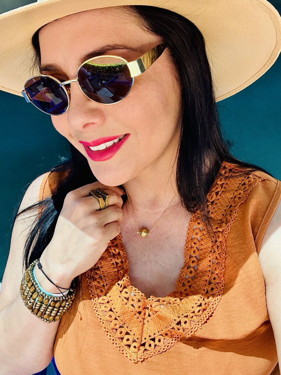 Se dejó venir de nuevo el calorcito, así que damos por #inauguradoelfin ¡A disfrutar del fin de semana, corazones! #LluviaDeBesos 💋🥰❤️