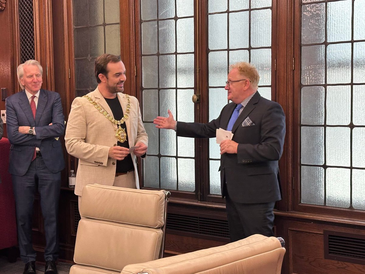 MayorScanlon's tweet photo. Welcome to Buffalo and Western New York, Lord Mayor @micky_murray of Belfast!

My administration had a great meeting with the Lord Mayor, Bank on Buffalo, and @RepTimKennedy about the transatlantic relationship between Ireland and the United States—especially the deep cultural and economic ties between Buffalo and Ireland. We look forward to building on this partnership and continuing to strengthen our shared future.