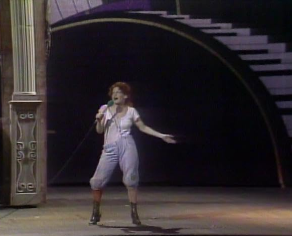 BootlegBette's tweet photo. Video: Bette Midler Sings Up The Ladder To The Roof
#BetteMidler, #LiveATLast, #Sings, #TheBetteMidlerShow, #UpTheLadderToTheRoof
https://t.co/MorjKG8oee https://t.co/TP76OnAUNf
