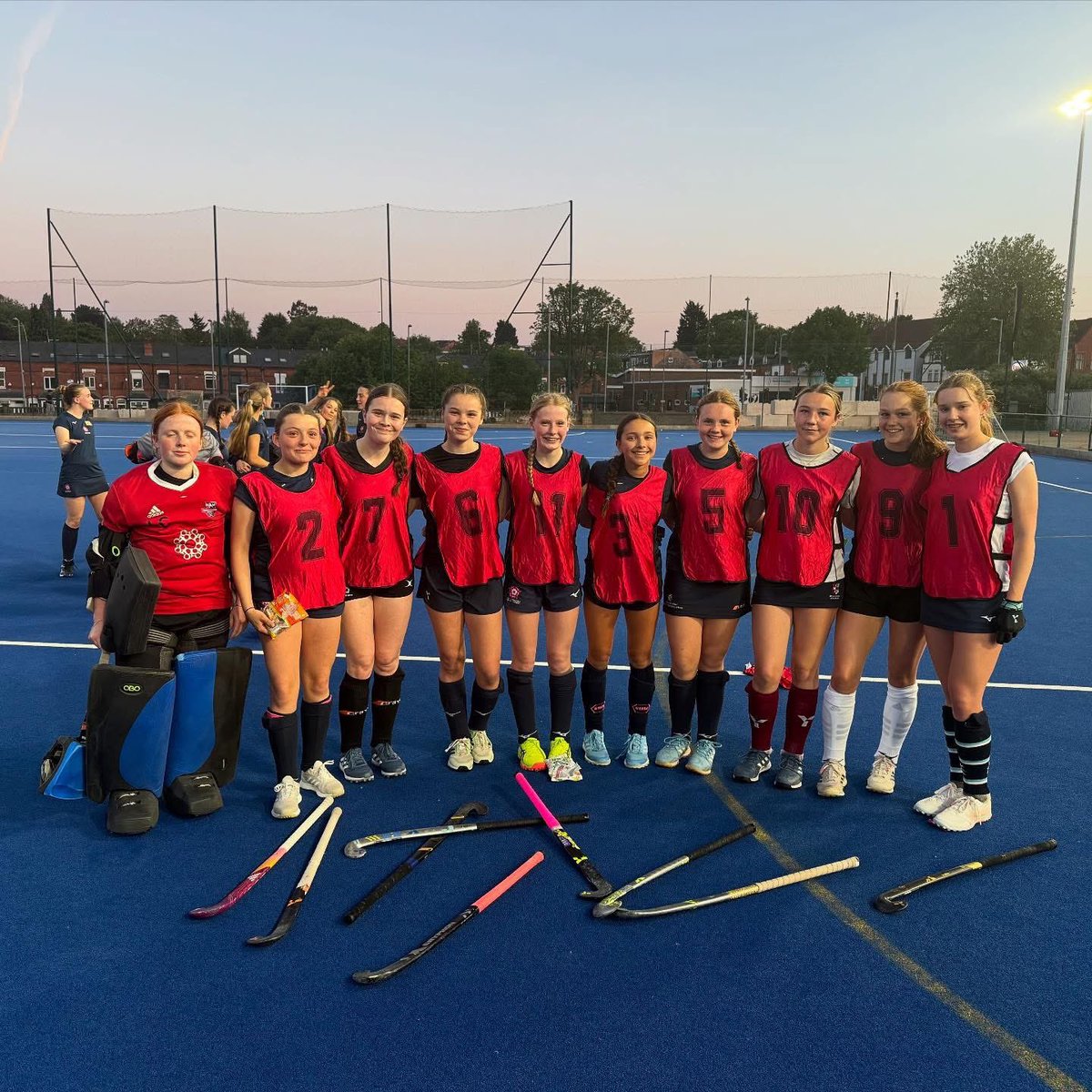 SutColTA's tweet photo. The super showdown returns!!
A huge well done to the girls red team who won the super showdown tonight, and took the sweets and chocolates home with them following a 68-52 win!💥💥💥
The session was on high line high transfers and making meaningful circle entries #SutColTA https://t.co/Fv4SqjUIVq