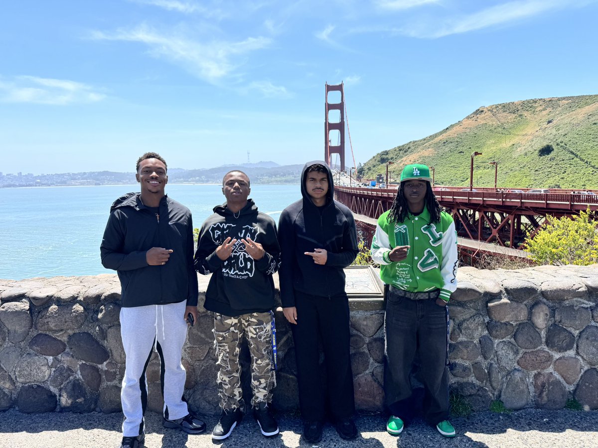 The men’s <a href="/3c2a_sports_/">3C2A Sports</a> California state qualifying 4X400 <a href="/SbvcTrack/">SBVC TRACK & FIELD</a> relay team athletes. The day before big race posing at Golden Gate bridge.
<a href="/SBVC_Athletics/">SBVC Athletics</a> 
#SpeedCity
👏🏽🦾⚡️🏃🏾‍♂️💯