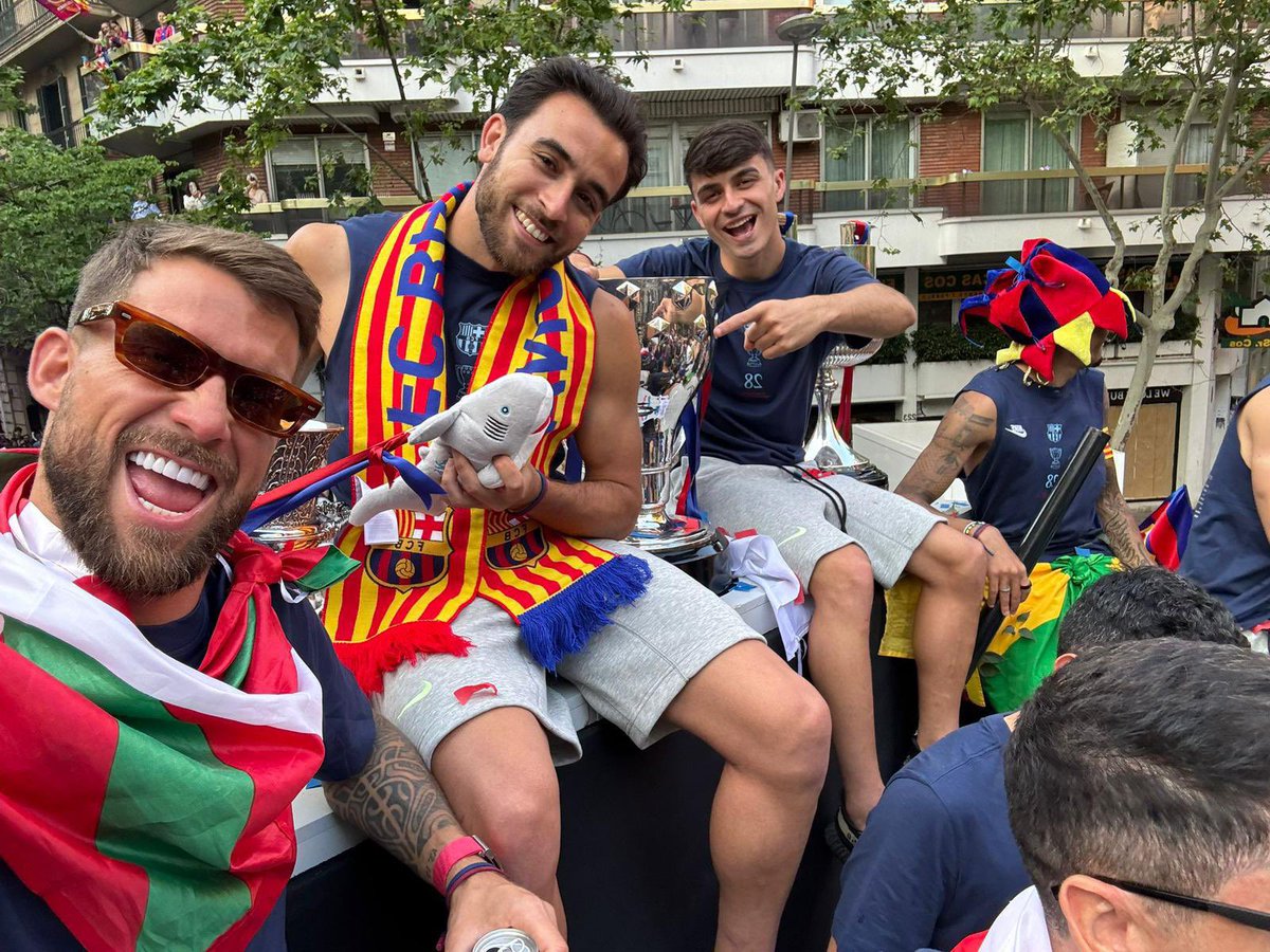 ericgm3's tweet image. Aquest dia el recordarem sempre! Gràcies Barcelona, gràcies culers, això és vostre! #ForçaBarça 💙❤️