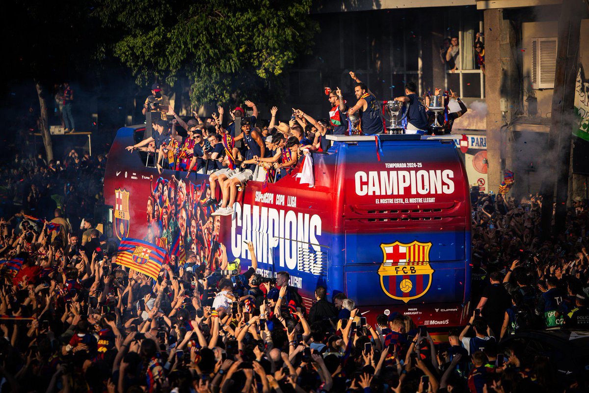ericgm3's tweet image. Aquest dia el recordarem sempre! Gràcies Barcelona, gràcies culers, això és vostre! #ForçaBarça 💙❤️