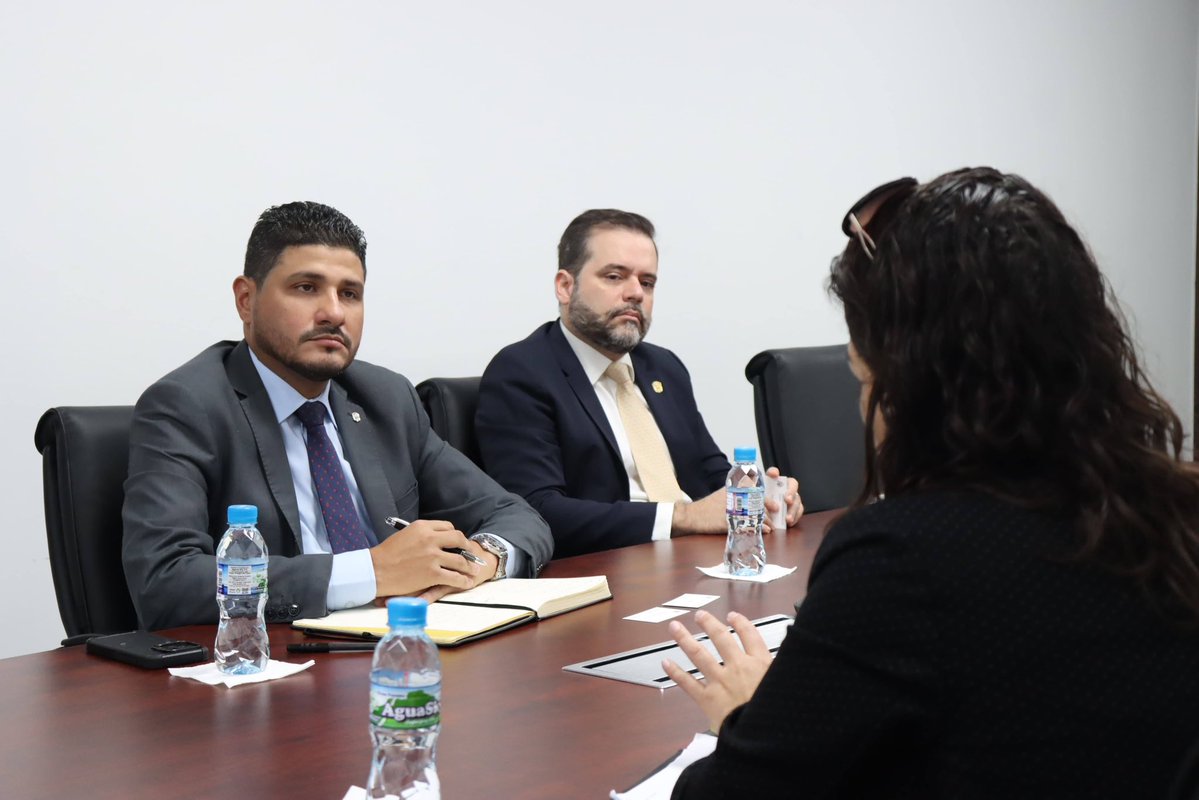 MinGobPma's tweet image. El viceministro Juan Francisco Borrell sostuvo una reunión con representantes de la Embajada de los Estados Unidos @USEmbPAN quienes manifestaron su disposición de colaborar con el fortalecimiento institucional y la mejora continua del Ministerio.
