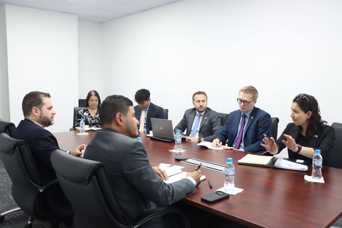 MinGobPma's tweet image. El viceministro Juan Francisco Borrell sostuvo una reunión con representantes de la Embajada de los Estados Unidos @USEmbPAN quienes manifestaron su disposición de colaborar con el fortalecimiento institucional y la mejora continua del Ministerio.