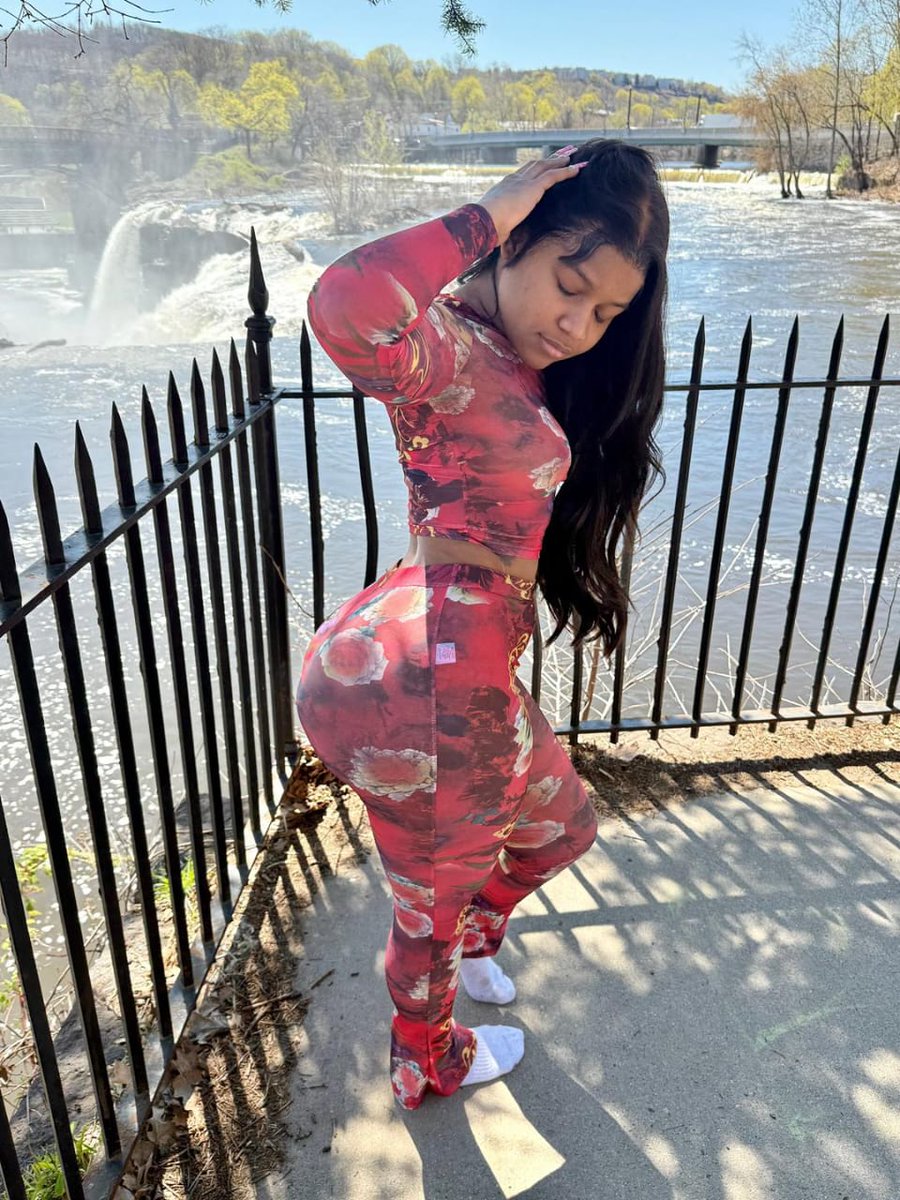 Quien me hace el Favor y me presta una cuenta de Netflix 😭😭😭🙏🙏