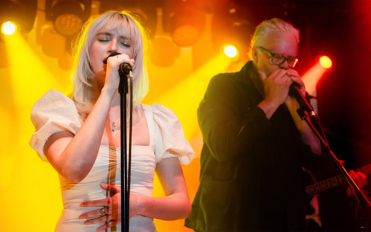 capturedtracks's tweet image. girlpuppy (@girrlpuppy) invited the one and only Tim Robbins (@TimRobbins1) on stage in LA!