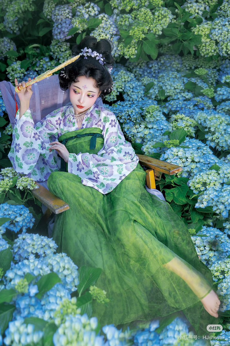 Hanfu·Tang dynasty（ 618AD—907AD）

#hanfu #漢服 #traveltochina #Chineseculture #costumes #伝統衣装 #traditional #中華服 #chinesefashion  #chinese #中華風  #photography #China  #travel #makeup  #ornaments  #中國衣裝 #中華衣装