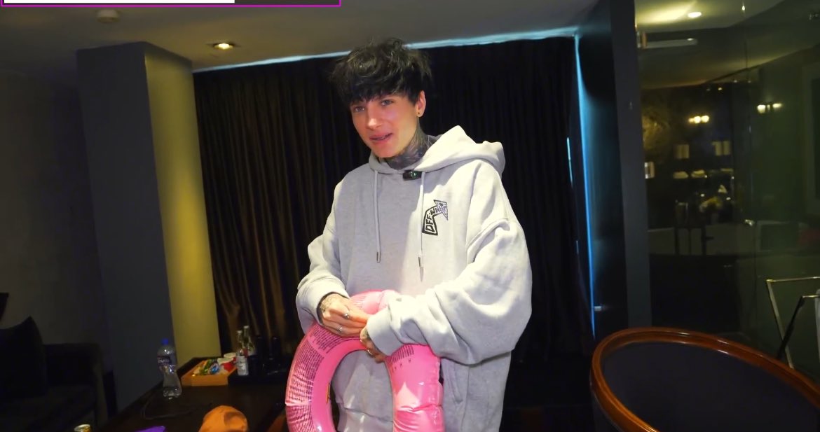 XcryRepDom's tweet image. Entra YAA ‼️

Ya está en stream nuestro emo favorito🖤 ven para que no ye pierdas nada de esta gran SEMANA CON XCRY🤭 

Hoy stream hot tube, para todas las crybaby 😎 y las que no se conviertan 😂

Link 🔗 
kick.com/cry