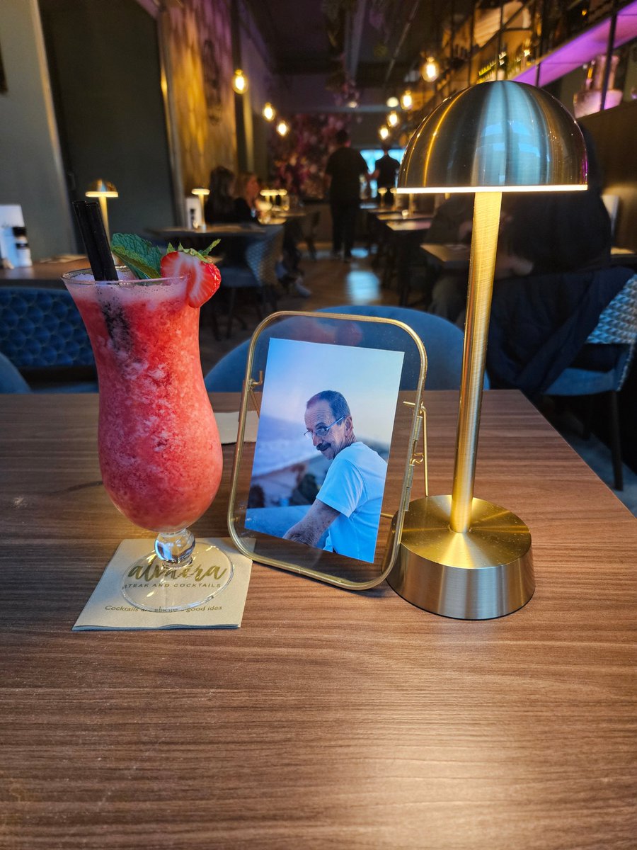 SylsLife's tweet image. Onze trouwdag, we hebben Erik en het leven gevierd...heerlijk gegeten, fijne gesprekken over alles wat er is gebeurd, hoe ik mijn toekomst zie, mijn emoties...
Het was ècht fijn om dit met mijn broer en schoonzus te delen 
En natuurlijk was hij erbij❤️
#rouw om #mijnlief