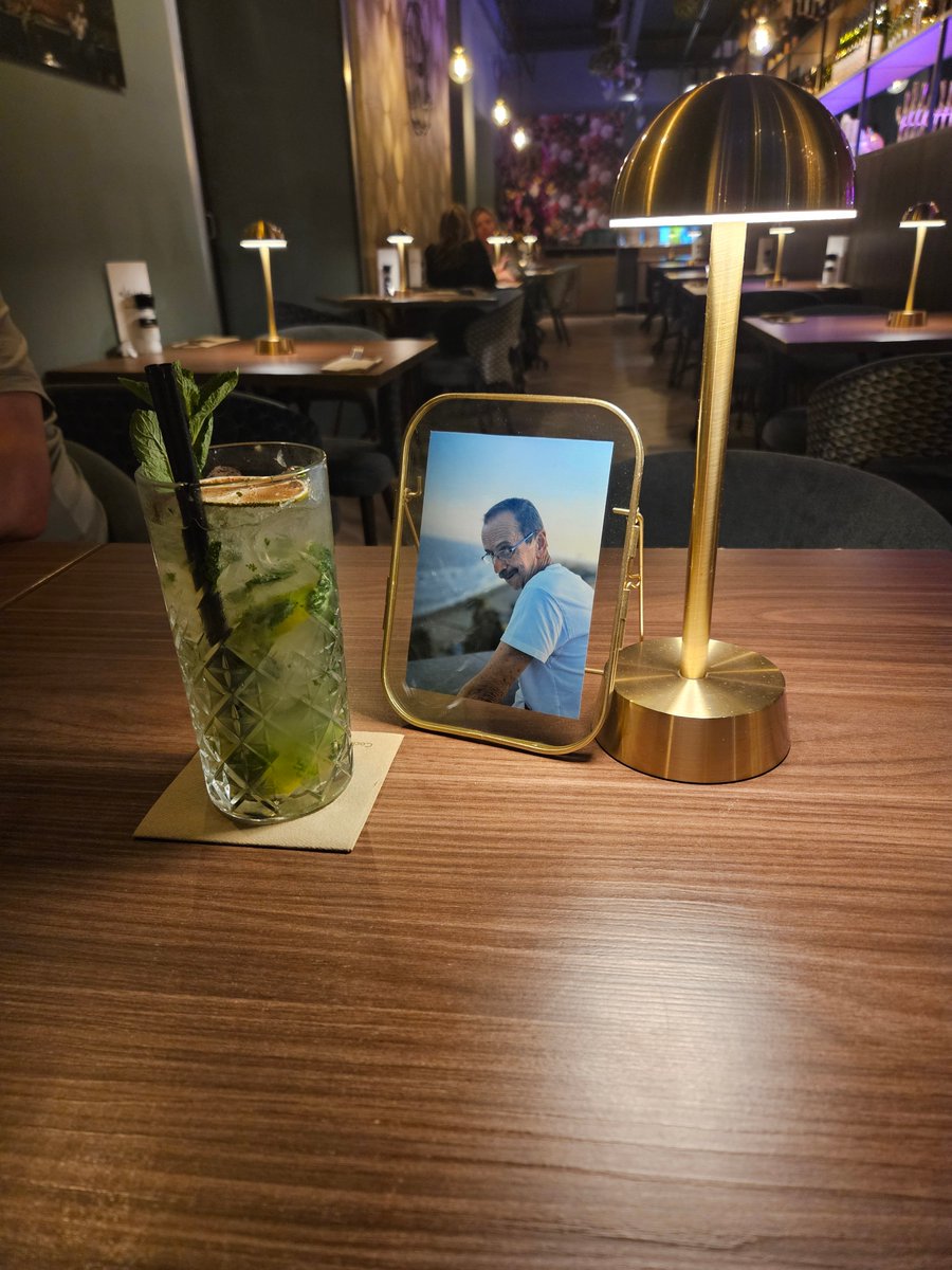 SylsLife's tweet image. Onze trouwdag, we hebben Erik en het leven gevierd...heerlijk gegeten, fijne gesprekken over alles wat er is gebeurd, hoe ik mijn toekomst zie, mijn emoties...
Het was ècht fijn om dit met mijn broer en schoonzus te delen 
En natuurlijk was hij erbij❤️
#rouw om #mijnlief