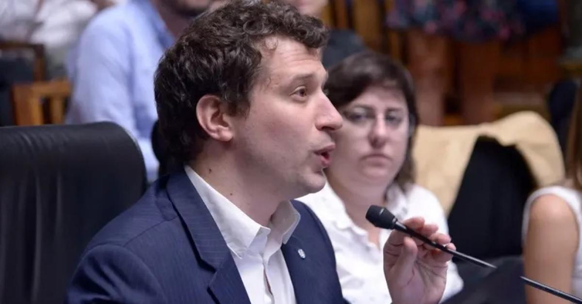 RealpolitikOK's tweet photo. Yamil Santoro: "Somos la única fuerza con cien proyectos listos para tratar y hechos con seriedad" https://t.co/CIC8asjMTw https://t.co/VJ5nUrNAl2