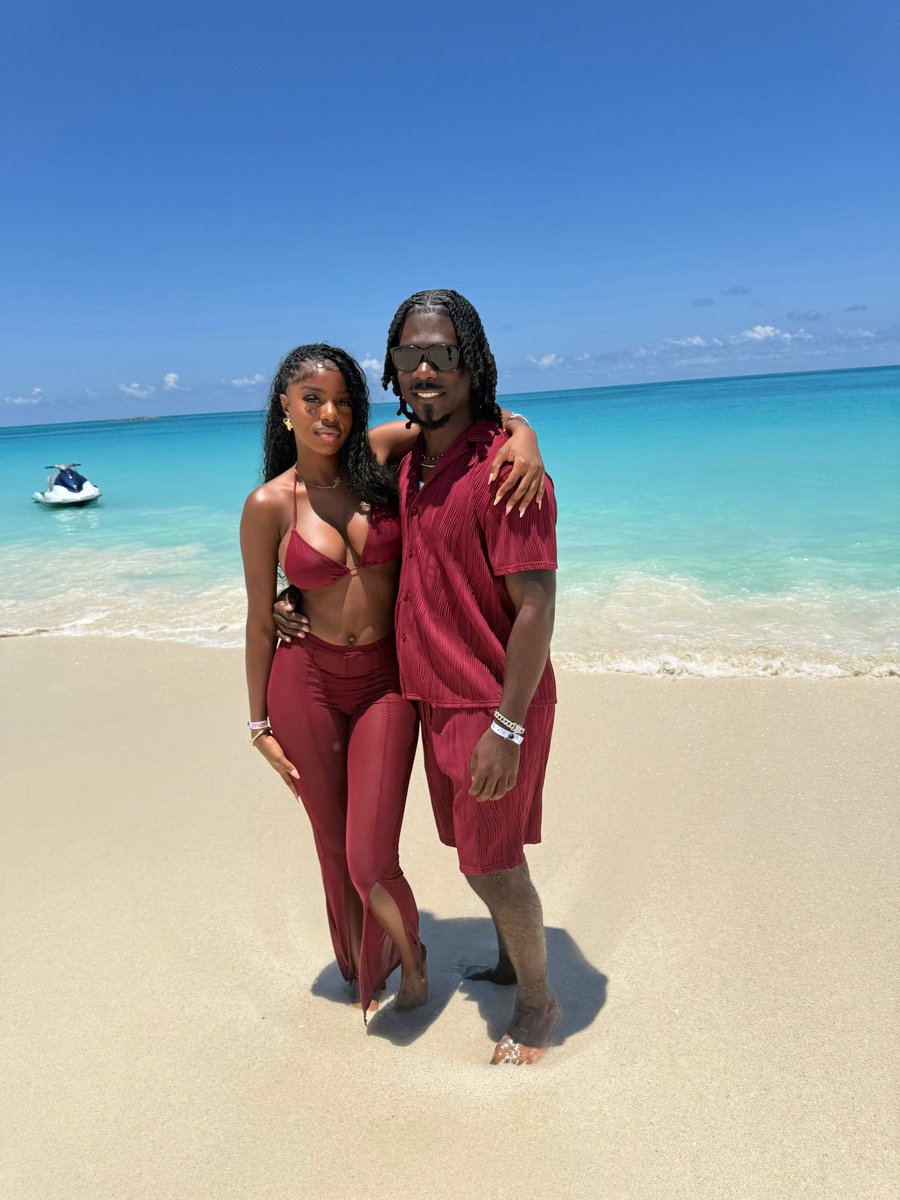 eyherral's tweet photo. me &amp; my boo in the Bahamas🇧🇸❤️ https://t.co/hEBbCDvBbu