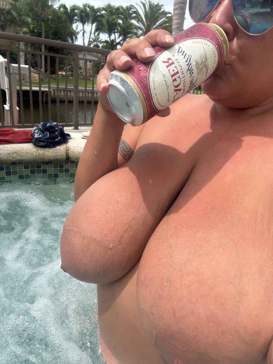 MamasMelons2's tweet photo. Florida check-in 😏 

Shoot, even if you’re not from Florida, let me know 😁 

Retweet and follow 😘 https://t.co/VeX7XMbMcT