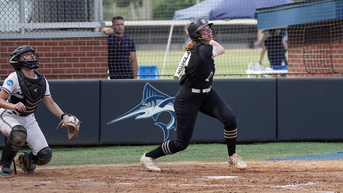 Great season for the Garnet 👏

Softball’s NCAA Tournament run comes to an end with a 1-0 loss to Messiah.