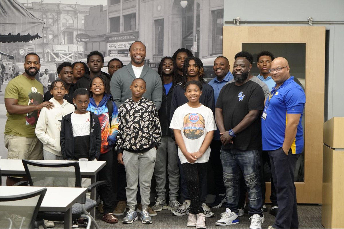 Larry Fitzgerald (@larryfitzgerald) on Twitter photo One of the highlights of last weekās visit to Pittsburgh was spending time at one of the new Community Engagement Centers. This place truly embodies what community care is all about, and I loved connecting with local kids and families.
<a href="/PittTweet/">University of Pittsburgh</a> One of the highlights of last weekās visit to Pittsburgh was spending time at one of the new Community Engagement Centers. This place truly embodies what community care is all about, and I loved connecting with local kids and families.
<a href="/PittTweet/">University of Pittsburgh</a>