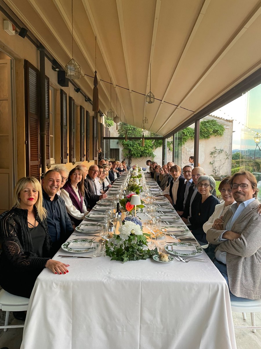 MarcoColomboVa's tweet photo. Una bellissima serata di raccolta fondi per il nuovo Oratorio  di Daverio, nella bellissima cornice di villa Ghiringhelli di Azzate. Grazie al Ministro Giancarlo Giorgetti che ci ha onorato della sua presenza, alla splendida padrona di casa Antonietta Ghiringhelli https://t.co/ETHjYxWV6r