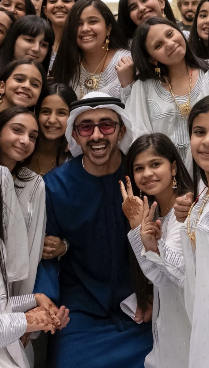 M___R1212's tweet photo. شـعـب زايـد .. الأسعد🇦🇪 https://t.co/lgvwsT3WHz