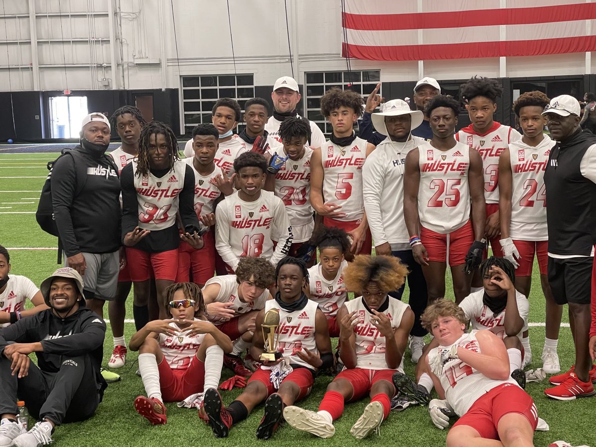 A lot of 🔥in one pic ⁦<a href="/tballardqbcoach/">Tony Ballard</a>⁩