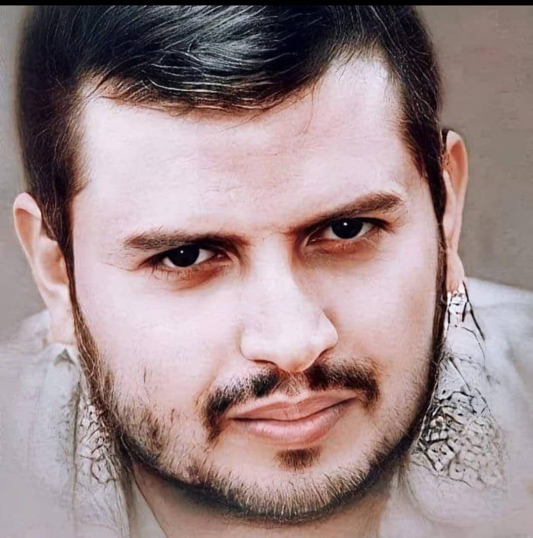 والمسيرة عمر قايدها طويـل
كلمـا يستــهدفوهــا اتطـورت