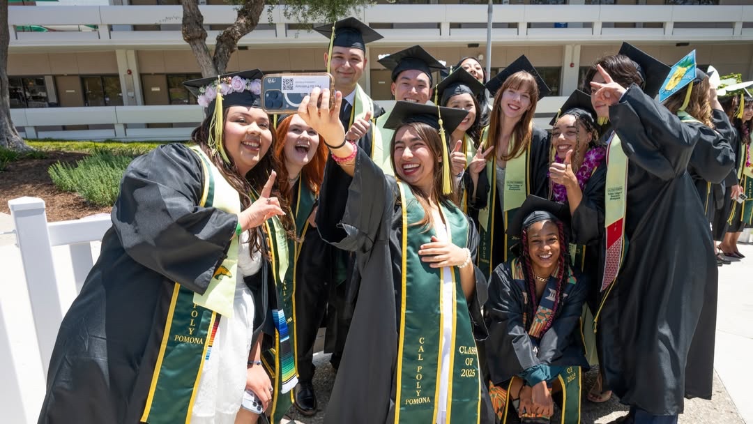 calpolypomona's tweet image. Alumni status: unlocked 🔓
Enjoy this moment, Collins College of Hospitality Management! #CPPgrad