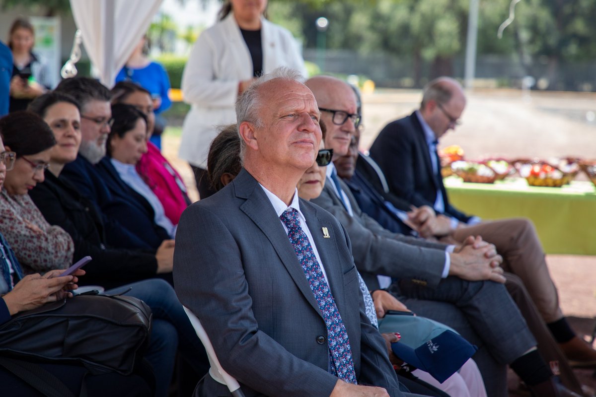 CIMMYT (@cimmyt) on Twitter photo #CIMMYT and <a href="/WorldVegCenter/">World Vegetable Center (WorldVeg)</a> launched a new office 🇲🇽 to deepen collaboration 🌱🥗 From milpa systems to Africa 🌍 this partnership boosts nutrition and farmer incomes.
Over 100000 reached so far 🤝 Working together yields stronger harvests
Read more: bit.ly/4j9depU #CIMMYT and <a href="/WorldVegCenter/">World Vegetable Center (WorldVeg)</a> launched a new office 🇲🇽 to deepen collaboration 🌱🥗 From milpa systems to Africa 🌍 this partnership boosts nutrition and farmer incomes.
Over 100000 reached so far 🤝 Working together yields stronger harvests
Read more: bit.ly/4j9depU