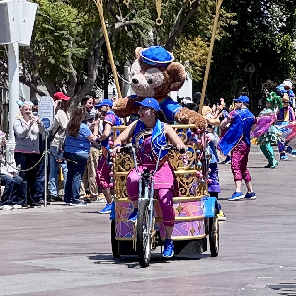DAPs_Magic's tweet photo. The first official cavalcade has stepped off for the opening day of #Disneyland70!
#dapsmagiclive https://t.co/dzeFKfDeU8
