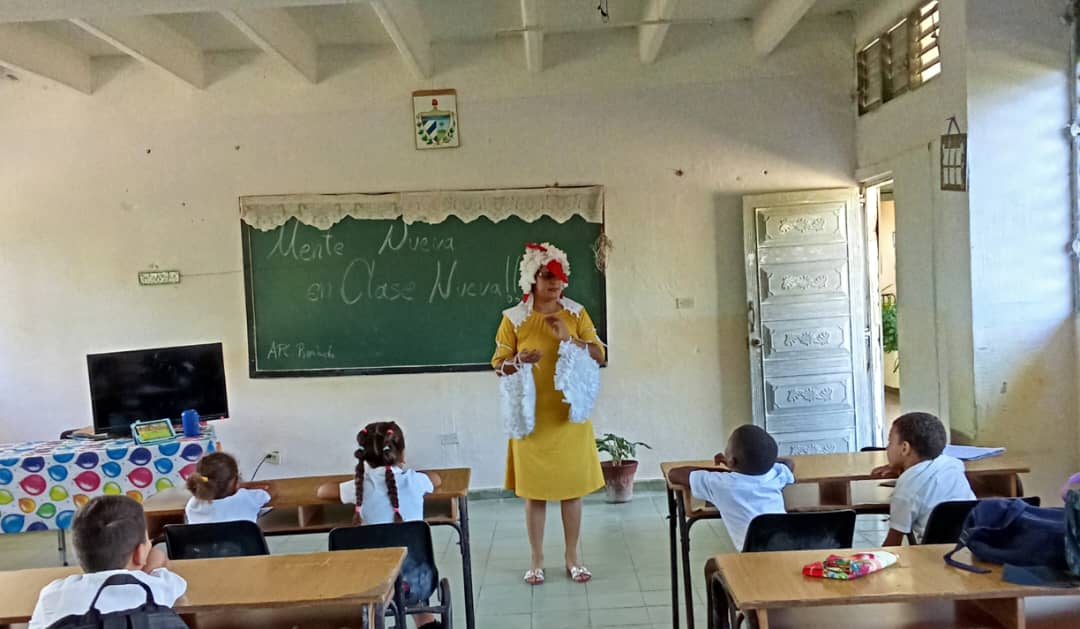 PrimariaJoseMa2's tweet photo. Hoy se realizó el evento Mente Nueva en Clase Nueva donde nuestra se vistió de gala.
#GteRanchuelo #ComunicadoraDPEVillaClara
#EducacionVillaClara 
@Yamilet50088609
 @CubaMined  @coralia_saez @FarinaEstevez @Dme_Ranchuelo  @MenendezRiveros https://t.co/GBEnO5hAEd