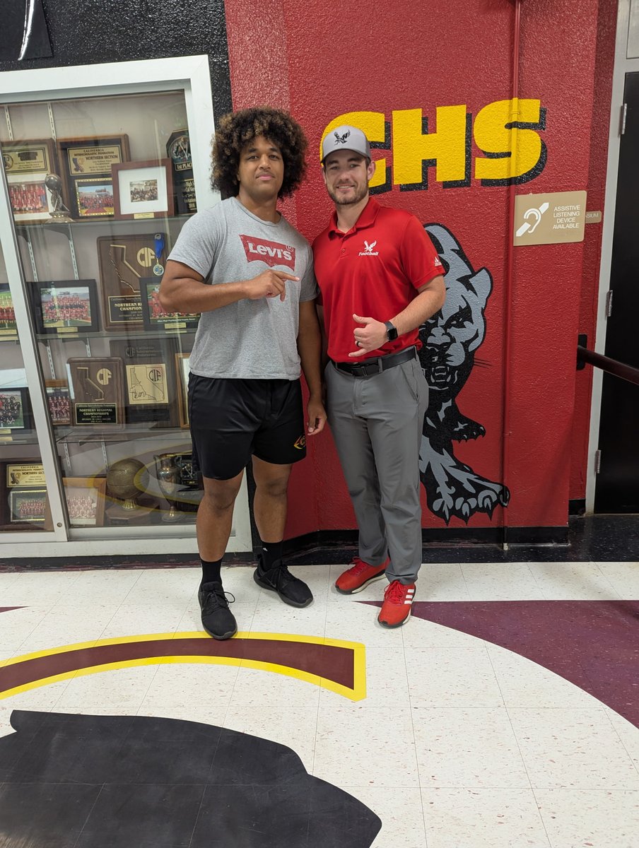 Vakatapu_Kafoa's tweet photo. I wanna thank @Coach__York for stopping by and talking with me, @iuliuriah2026, and @drewiuli_2026.  All Glory to God!!. 🙏🏾 

@grind_30 @PGregorian @ManuRaymonRolls @iuliuriah2026 @drewiuli_2026 @tiuli24 @alecsimpson5 @westcoastpreps_ https://t.co/f7vI3d15dD