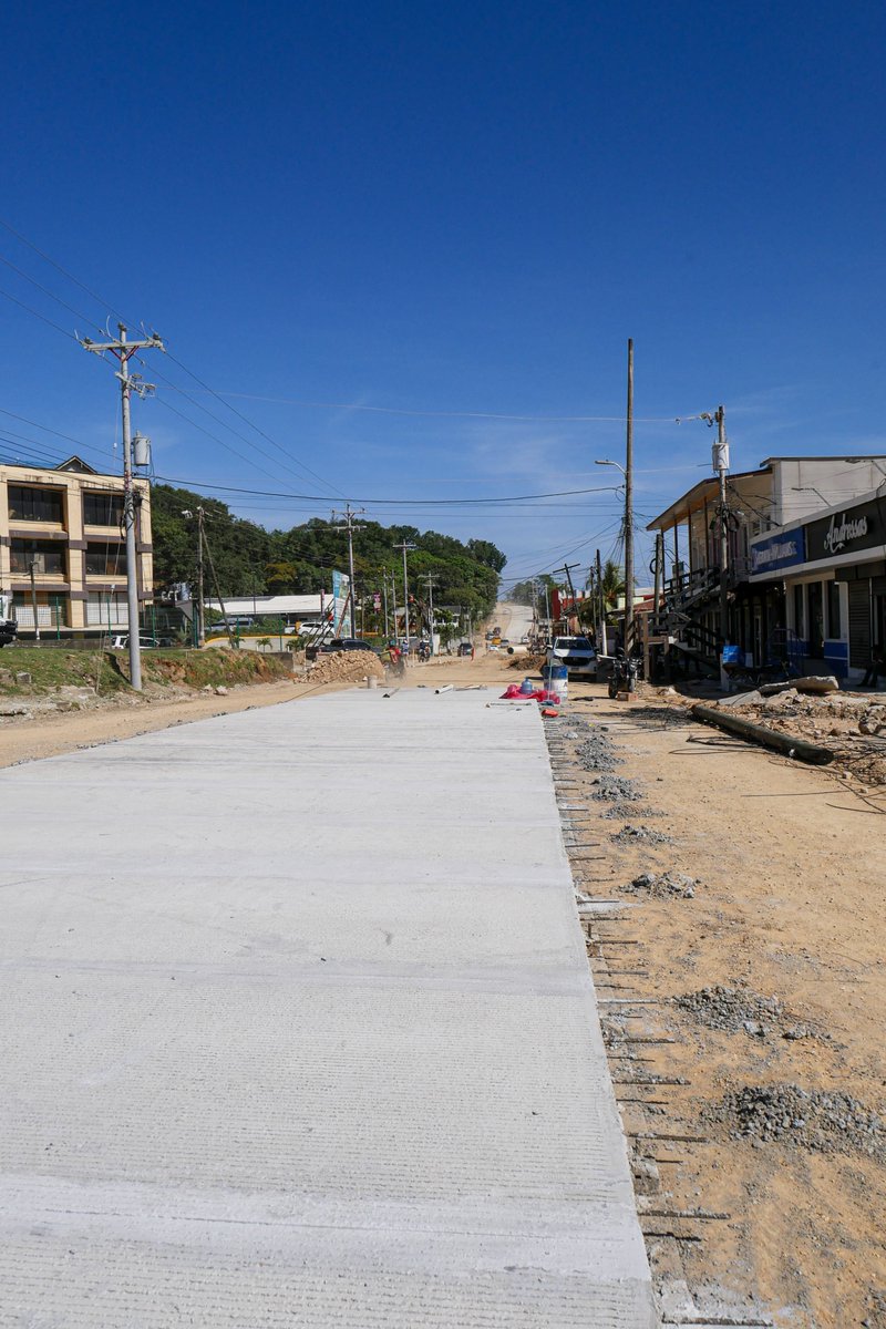 🚧 Avanzamos con la reconstrucción de la carretera principal en Coxen Hole. Usa rutas alternas y gracias por tu paciencia. ¡Muy pronto, una vía completamente nueva!