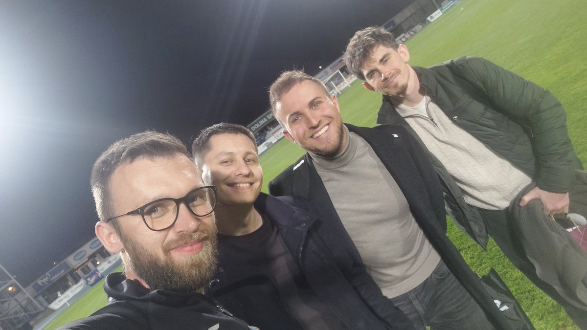 Sezon 24/25 na #S1 z redakcji <a href="/CANALPLUS_SPORT/">CANAL+ SPORT</a> "zamknęli" <a href="/Gab_Rogaczewski/">Gabriel Rogaczewski</a> <a href="/BlazLukaszewski/">Błażej Łukaszewski</a>, <a href="/tomekwitas/">Tomek Witas</a> i <a href="/MichalTrelaBlog/">Michał Trela</a> (który, gdzieś znikął). 

Chciałbym więc serdecznie podziękować WSZYSTKIM pracującym w Canal Plus za fantastyczną współpracę. [1/2]