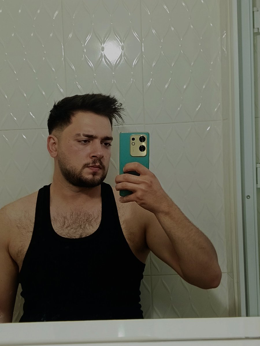 Hugedomm's tweet image. Hayatımı mahvedecek o şahıs ne zaman bulacak beni acaba? 
😶‍🌫️😶‍🌫️