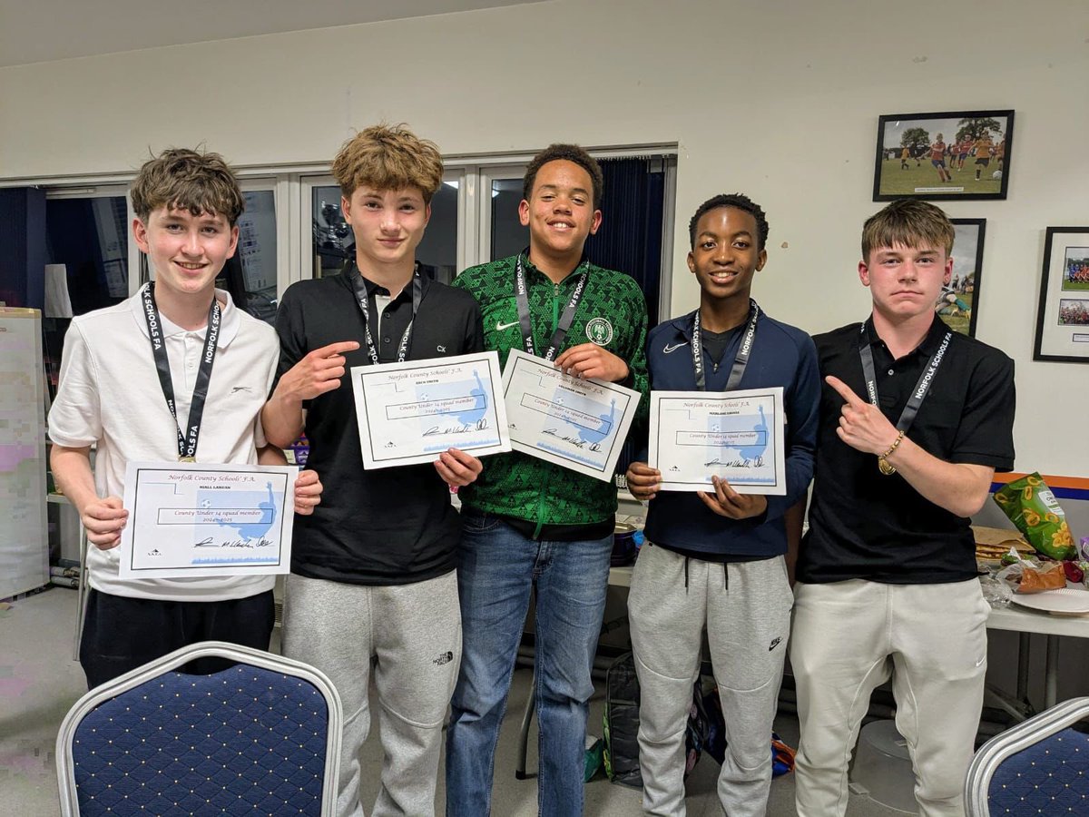 Well done to the all the Norfolk County Schools squads who attended their  presentation this evening.  Our five with their medals and certificates. #UTG 👻👻