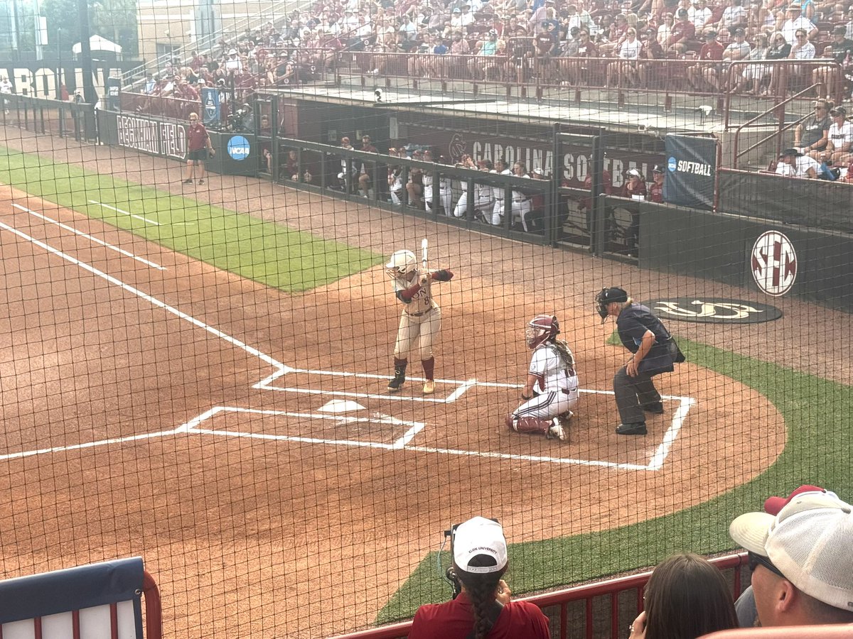 Jenn Strawley (@jennstraws) on Twitter photo Let’s play ball 🥎🥎
Have some fun <a href="/ElonSoftball/">Elon Softball</a> 🔥🥎🔥
#NCAASoftball #PhoenixRising
#TimeToDance Let’s play ball 🥎🥎
Have some fun <a href="/ElonSoftball/">Elon Softball</a> 🔥🥎🔥
#NCAASoftball #PhoenixRising
#TimeToDance
