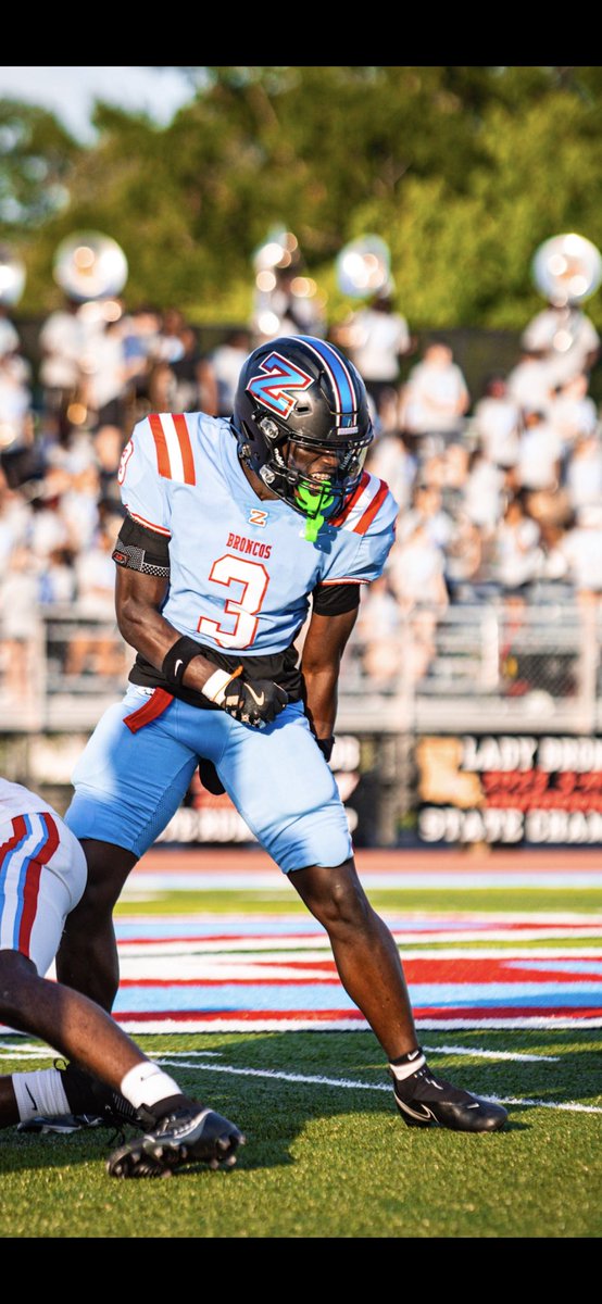 Senior season loading!! I’m forcing everybody to wake up that’s sleeping on me….🔨💯 <a href="/_ZHSFootball/">Zachary High Football</a> #itsallaboutthez