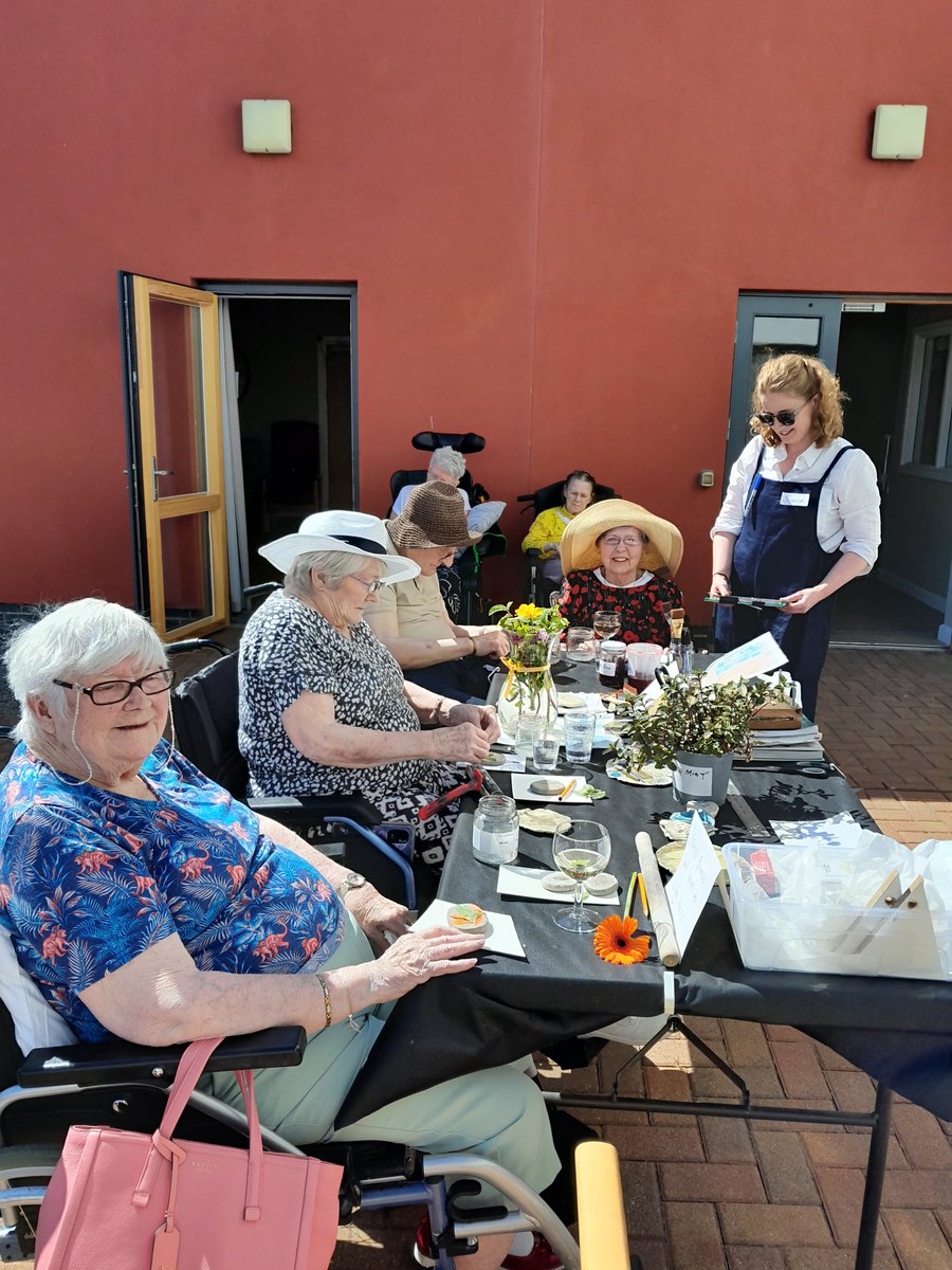 HSEDubNorthEast (@hsedubnortheast) on Twitter photo Today residents and staff at Beaufort House celebrated National Arts in Nursing Homes Day. Thanks to artist Joanna Hopkins and also thanks to Deputy Dempsey for joining the celebrations <a href="/Age_Opp/">Age & Opportunity 🌈</a> #ArtsInNursingHomesDay #BealtaineFestival2025 Today residents and staff at Beaufort House celebrated National Arts in Nursing Homes Day. Thanks to artist Joanna Hopkins and also thanks to Deputy Dempsey for joining the celebrations <a href="/Age_Opp/">Age & Opportunity 🌈</a> #ArtsInNursingHomesDay #BealtaineFestival2025