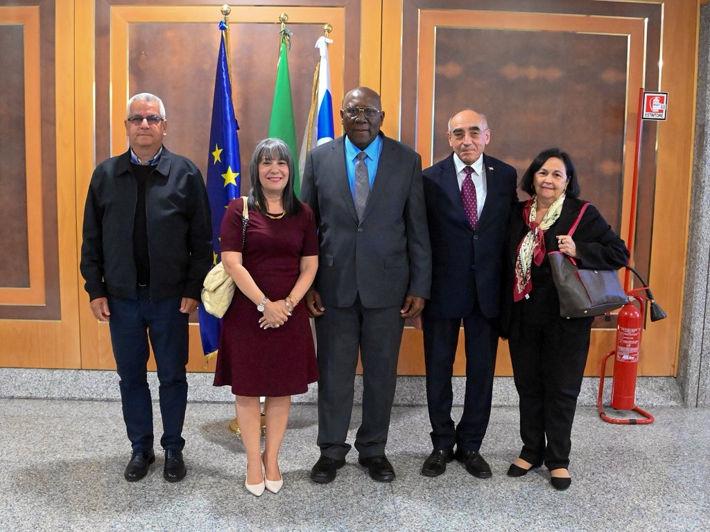 PresidenciaCuba's tweet image. 🇨🇺| Este viernes, poco después de las 8 de la noche, hora local, arribó a Roma el vicepresidente @SalvadorValdesM, al frente de una delegación, que en nombre del Estado, el Gobierno y el pueblo de #Cuba, participará en la Ceremonia de Entronizacion del papa León XIV.
🧵