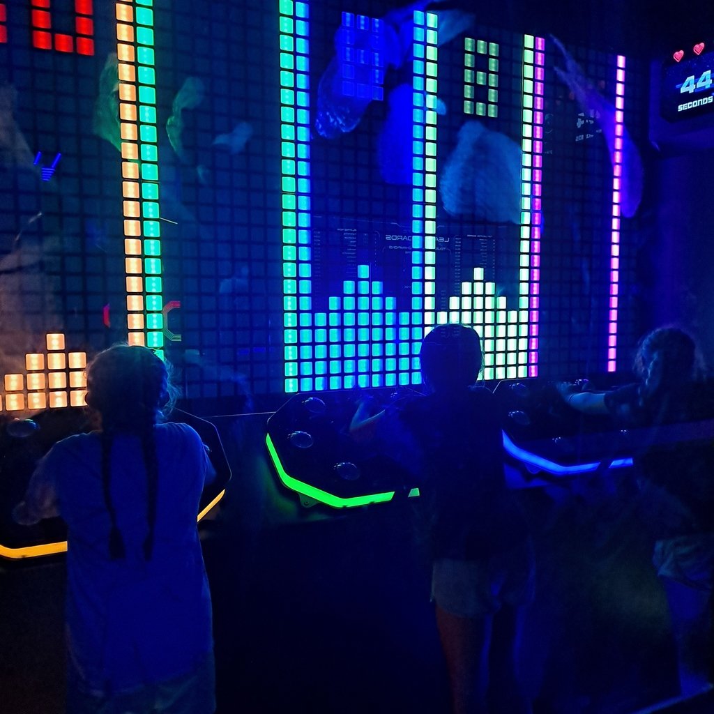 LestervilleR4's tweet image. 5th and 6th graders went to 'Activate' for their class field trip today. They had a blast! Then to the park for pizza! We had such a good, fun day!