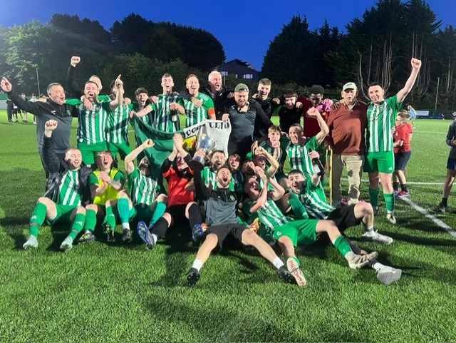 Congratulations to Passage, who have won promotion from the Beamish Stout Senior 2nd Division as League Champions. Well done to all involved.
Photo: Aine O'Donovan and Pat Lyons, MSL, presents the Beamish Stout Senior 2nd Div Trophy to Passage captain Eamonn Fitzgerald and Co.