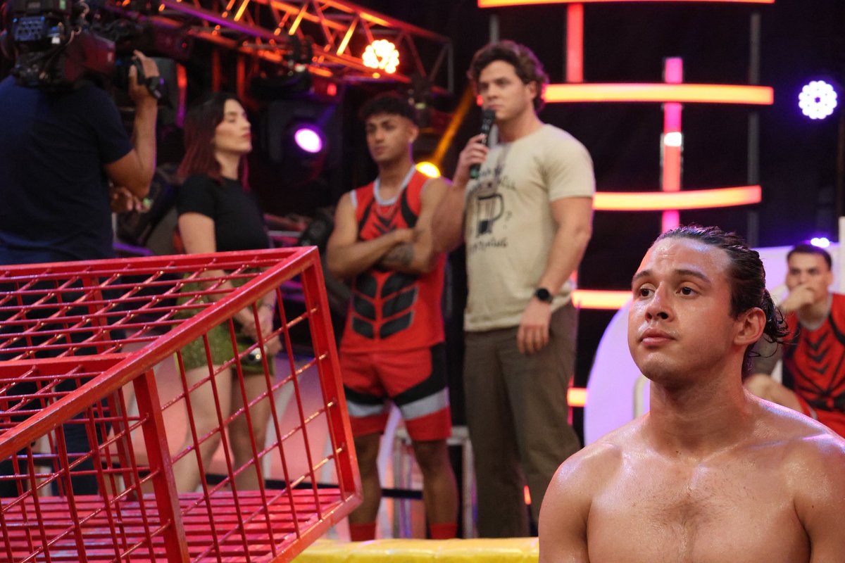 Calle_7PY's tweet image. ⚔️⏰️ ¡QUÉ MOMENTO!

🔴💪 #AthosC7 logró quedarse con su color, evitando la banca

#Calle7Fase1 🟡🔴