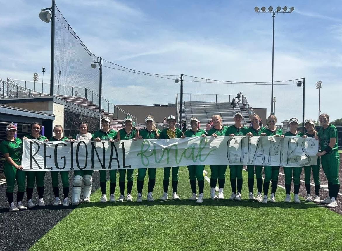 Lady Hawks are headed to the State Semifinals. Swept River Road, 12-1 in game one and 20-2 in game 2. Ladies played really well in both games. Shoutout to Raylee Huse for hitting for the cycle in today’s game 2. State semifinal information coming soon. 
🏆🏆🏆🏆🏆🥎💚