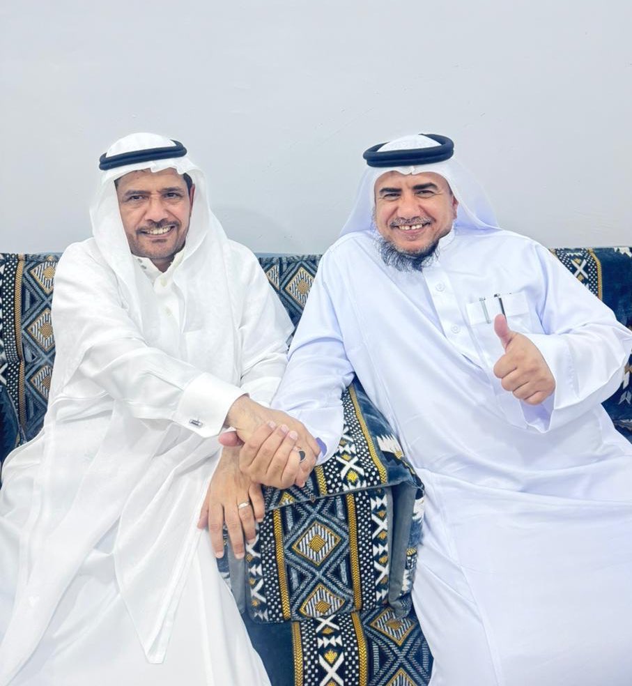 احتفل الأستاذ عبدالرحمن بن إبراهيم بن سعد الحذيفي بعقد قِران إبنه الشاب ( إبراهيم ) على إبنة الاستاذ علي بن حجر المنتشري في حفل عائلي مختصر ..
بارك الله لهما وبارك عليهما وجمع بينهما في خير 
الف مبرووووووكـ